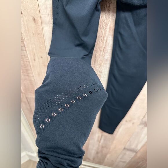 Lululemon deep blue leggings size 6 - Picture 5 of 8